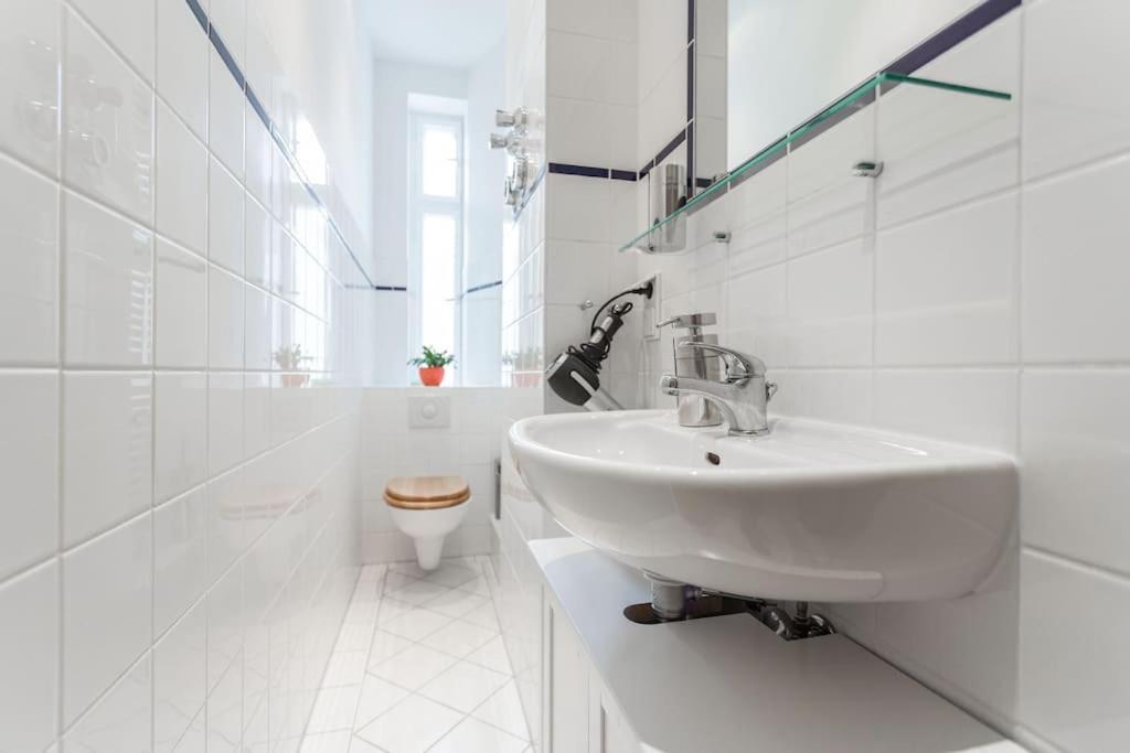 Zentrale Altbauwohnung Im Helmholtzkiez Berlijn Buitenkant foto