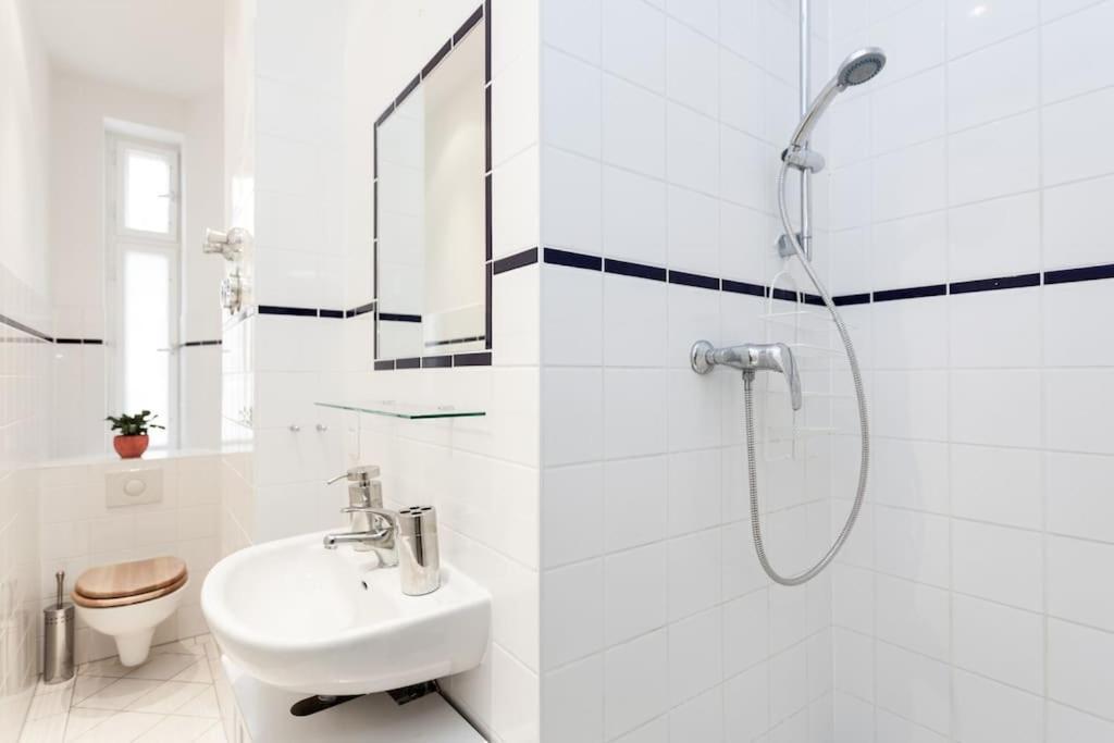 Zentrale Altbauwohnung Im Helmholtzkiez Berlijn Buitenkant foto