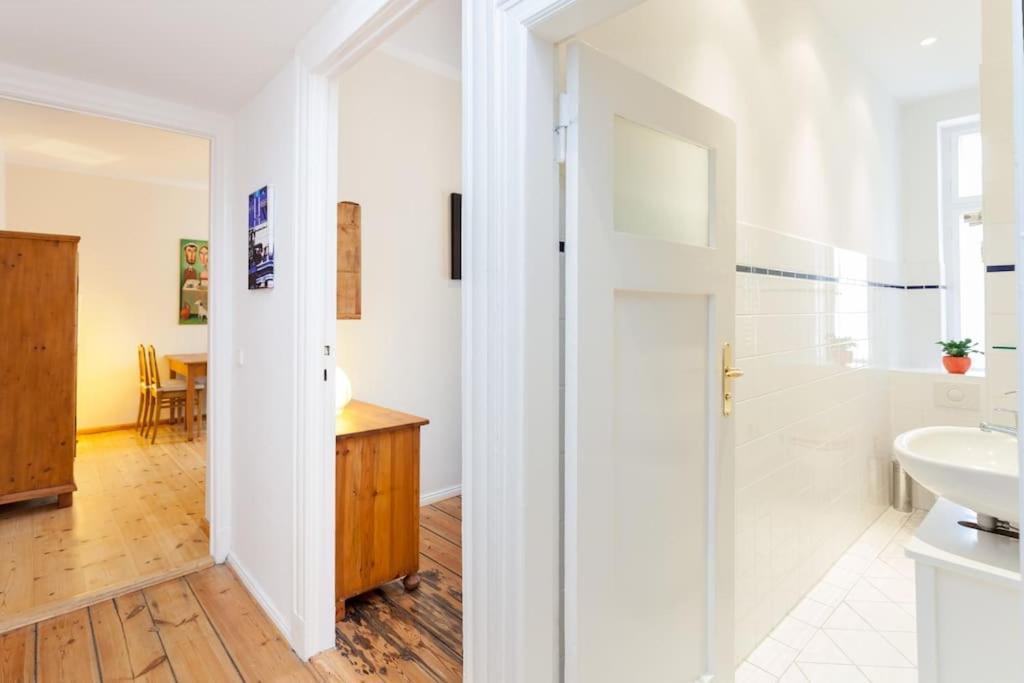 Zentrale Altbauwohnung Im Helmholtzkiez Berlijn Buitenkant foto